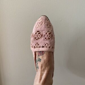 Bijou Vintage Women's Pink Crochet Pointed-Toe Flats